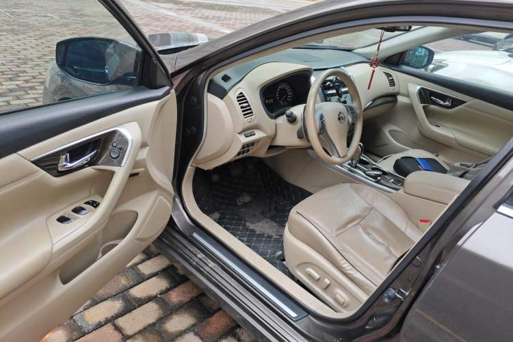 Used Nissan Teana 2014 Duke 2.5L XV Deluxe Edition Driver Seat