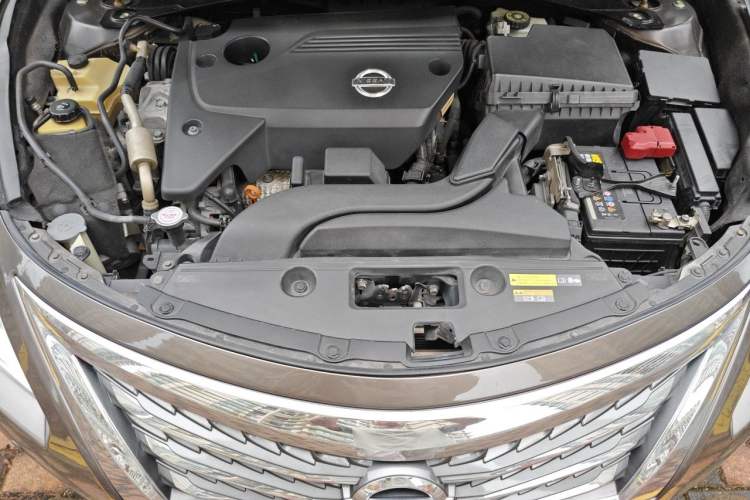 Used Nissan Teana 2014 Duke 2.5L XV Deluxe Edition Engine Bay