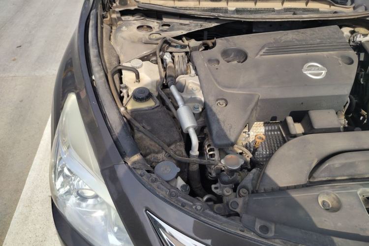 Used Nissan Teana 2014 Duke 2.5L XV-VIP Luxury Edition Engine Bay Right