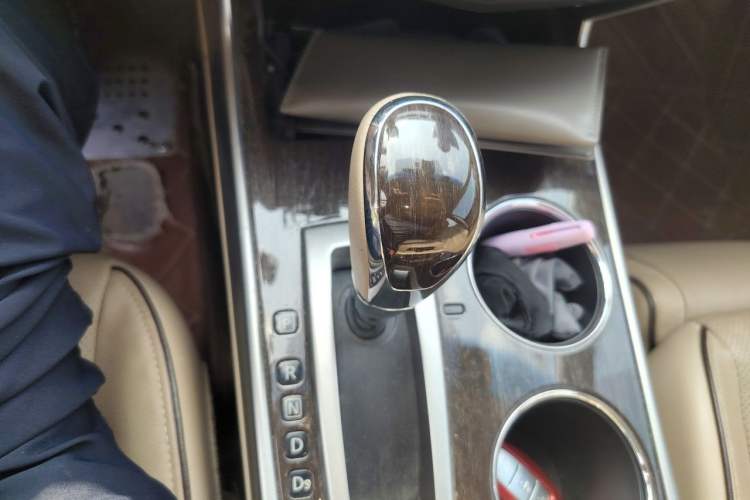 Used Nissan Teana 2014 Duke 2.5L XV-VIP Luxury Edition Gear Lever