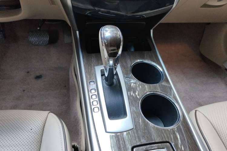 Used Nissan Teana 2014 Duke 2.5L XV Deluxe Edition Gear Lever