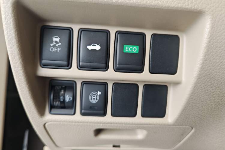 Used Nissan Teana 2014 2.0L XL Upper Tech Edition Interior 10