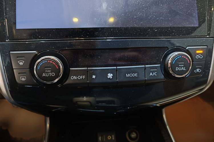 Used Nissan Teana 2014 2.0L XL Upper Tech Edition Interior 12