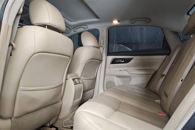 Used Nissan Teana 2014 2.0L XL Upper Tech Edition Interior 3