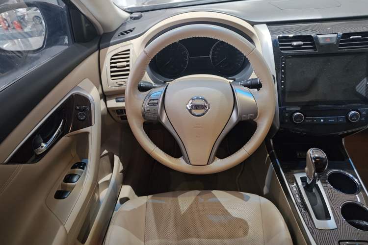 Used Nissan Teana 2014 2.0L XL Upper Tech Edition Interior 5
