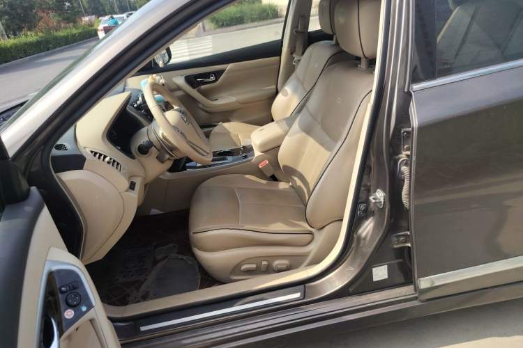 Used Nissan Teana 2014 Duke 2.5L XV-VIP Luxury Edition Left Front Seat
