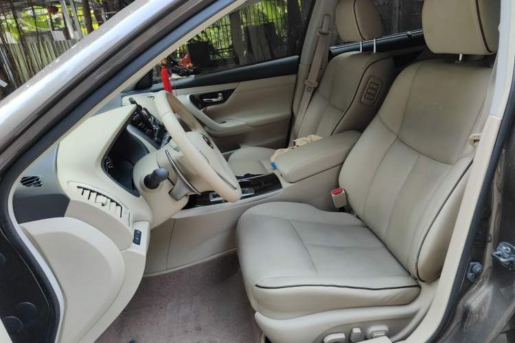 Used Nissan Teana 2014 Duke 2.5L XV Deluxe Edition Left Front Seat