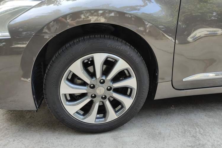Used Nissan Teana 2014 Duke 2.5L XV Deluxe Edition Left Front Wheel Hub
