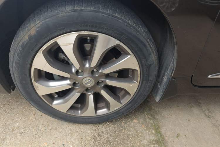 Used Nissan Teana 2014 Duke 2.5L XV Deluxe Edition Left Front Wheel Hub
