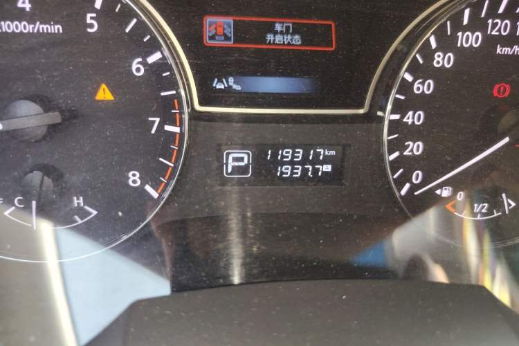 Used Nissan Teana 2014 Duke 2.5L XV-VIP Luxury Edition Odometer Close Up