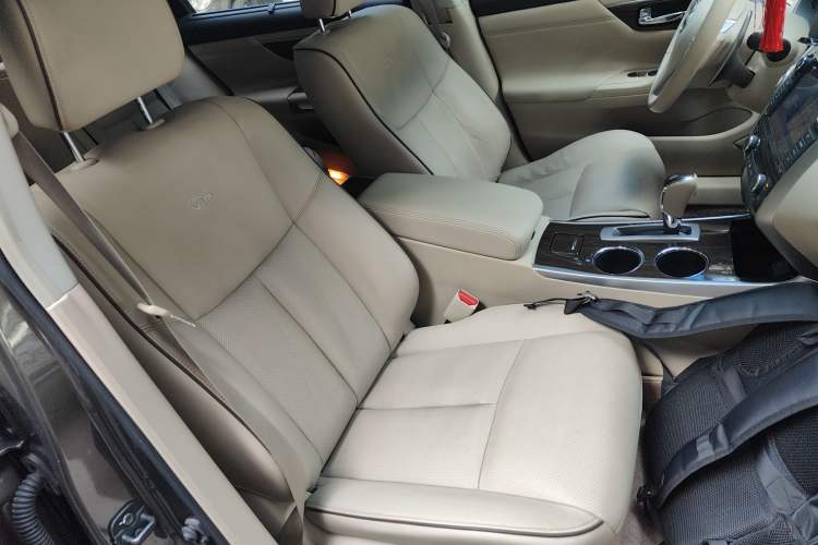 Used Nissan Teana 2014 Duke 2.5L XV Deluxe Edition Right Front Seat