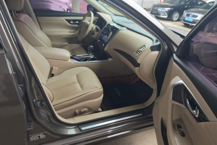 Used Nissan Teana 2014 Duke 2.5L XV Deluxe Edition Right Front Seat