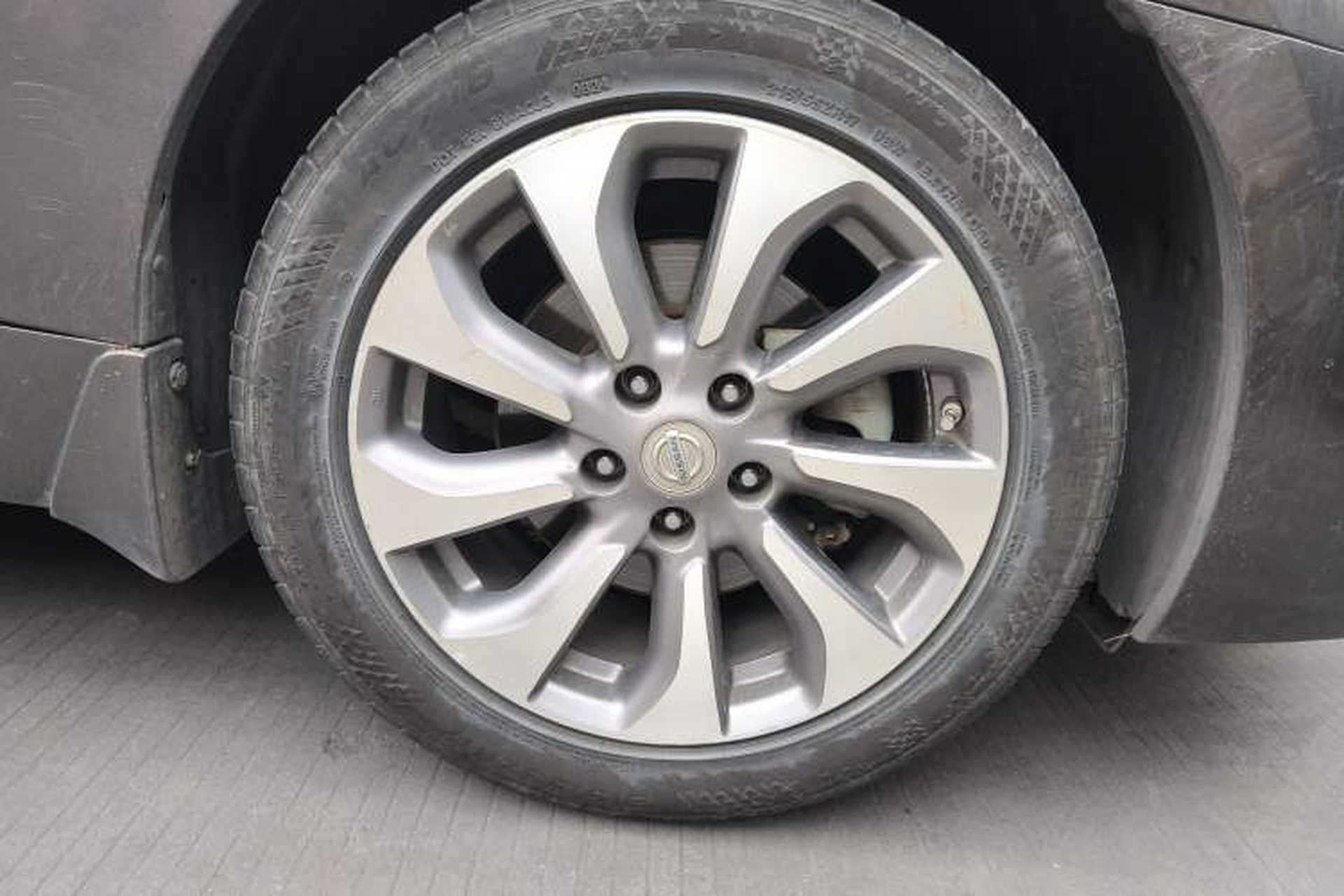 Used Nissan Teana 2014 Duke 2.5L XV-VIP Luxury Edition Right Front Wheel Hub
