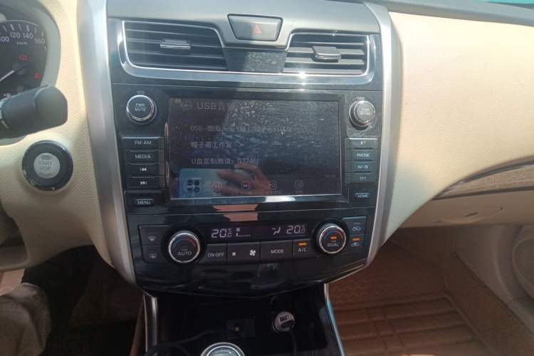 Used Nissan Teana 2014 Duke 2.5L XV Deluxe Edition Audio And AC Panel