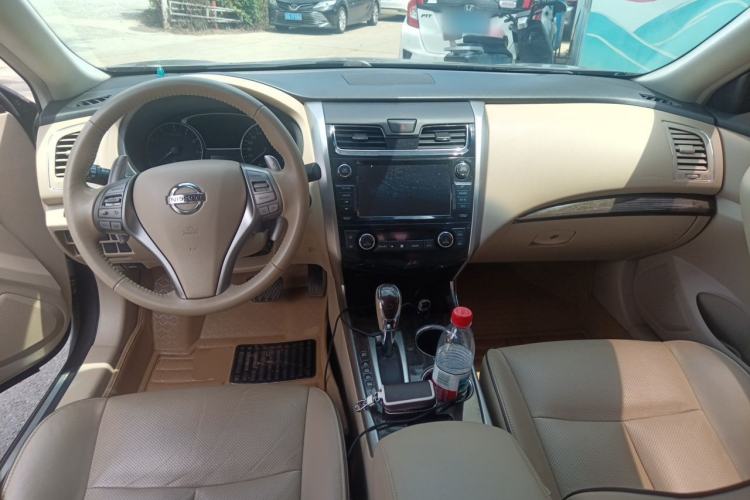 Used Nissan Teana 2014 Duke 2.5L XV Deluxe Edition Center Console
