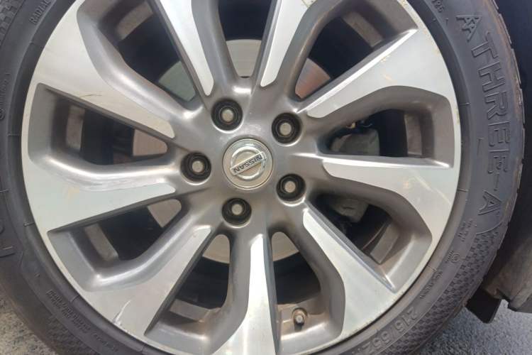 Used Nissan Teana 2014 Duke 2.5L XV Deluxe Edition Right Front Wheel Hub