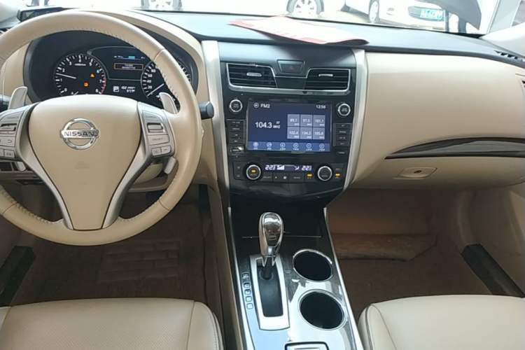 Used Nissan Teana 2014 Duke 2.5L XV Deluxe Edition Audio And AC Panel