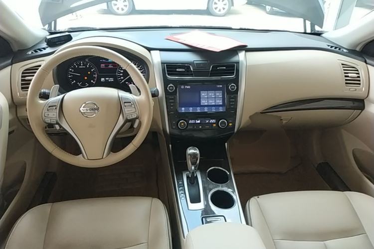 Used Nissan Teana 2014 Duke 2.5L XV Deluxe Edition Center Console