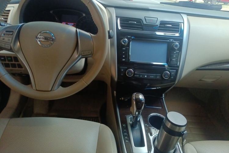 Used Nissan Teana 2014 2.0L XL Upper Tech Edition Interior 2