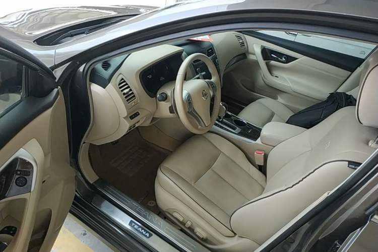 Used Nissan Teana 2014 Duke 2.5L XV Deluxe Edition Left Front Seat