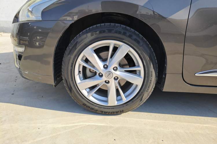 Used Nissan Teana 2014 2.0L XL Upper Tech Edition Left Front Wheel Hub