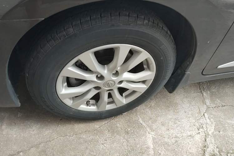 Used Nissan Teana 2014 2.5L XL Upper Tech Edition Left Front Wheel Hub
