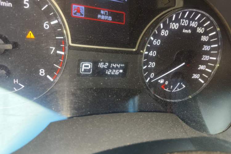 Used Nissan Teana 2014 Duke 2.5L XV Deluxe Edition Odometer Close Up