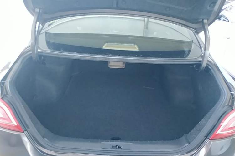Used Nissan Teana 2014 Duke 2.5L XV Deluxe Edition Trunk