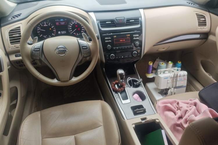 Used Nissan Teana 2014 Duke 2.5L XV Deluxe Edition Center Console