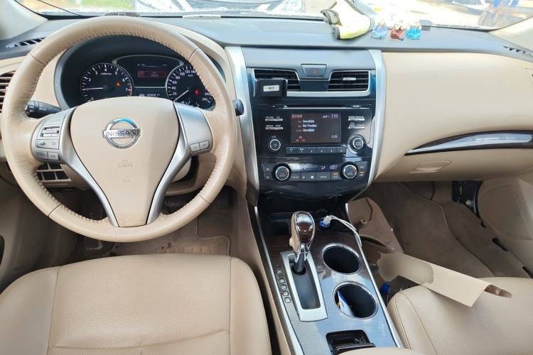 Used Nissan Teana 2014 2.0L XL Upper Tech Edition Center Console