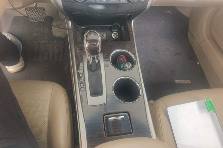 Used Nissan Teana 2014 2.5L XL Upper Tech Edition Gear Lever
