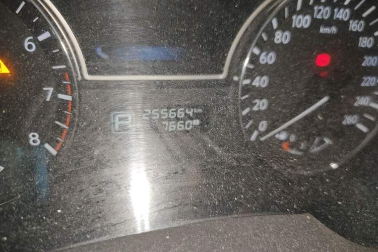 Used Nissan Teana 2014 Duke 2.5L XV-VIP Luxury Edition Odometer Close Up
