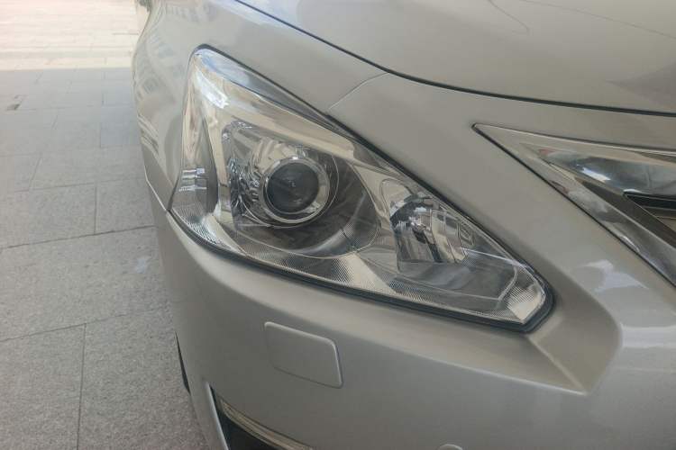 Used Nissan Teana 2014 2.5L XL Upper Tech Edition Right Front Headlight