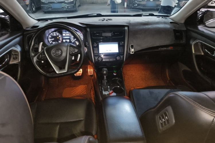 Used Nissan Teana 2014 Duke 2.5L XV-VIP Luxury Edition Center Console