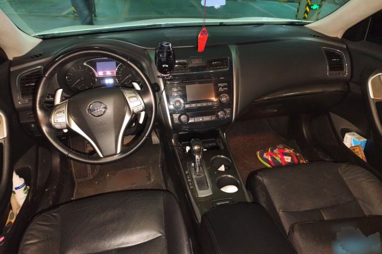 Used Nissan Teana 2014 2.5L XL Upper Tech Edition Center Console