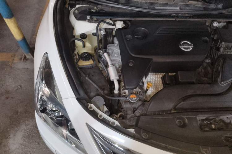 Used Nissan Teana 2014 Duke 2.5L XV-VIP Luxury Edition Engine Bay Right