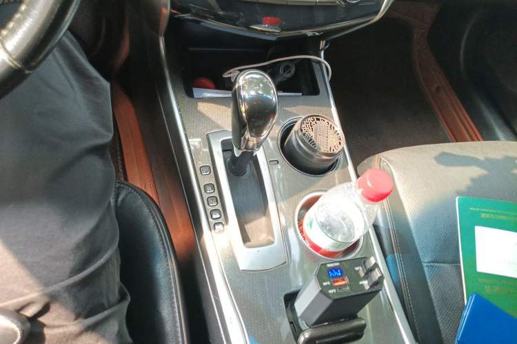 Used Nissan Teana 2014 Duke 2.5L XV Deluxe Edition Gear Lever