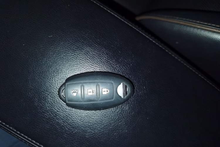 Used Nissan Teana 2014 Duke 2.5L XV-VIP Luxury Edition Interior 1