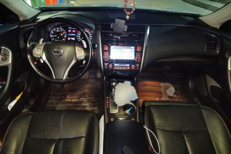 Used Nissan Teana 2014 Duke 2.5L XV-VIP Luxury Edition Interior 2