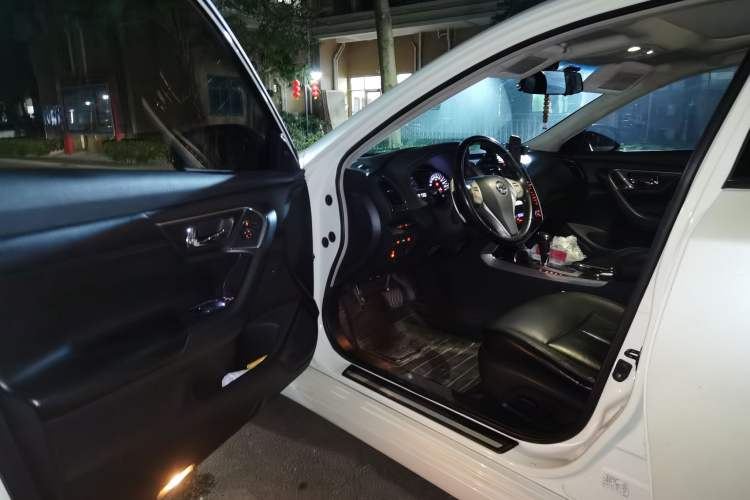 Used Nissan Teana 2014 Duke 2.5L XV-VIP Luxury Edition Interior 3
