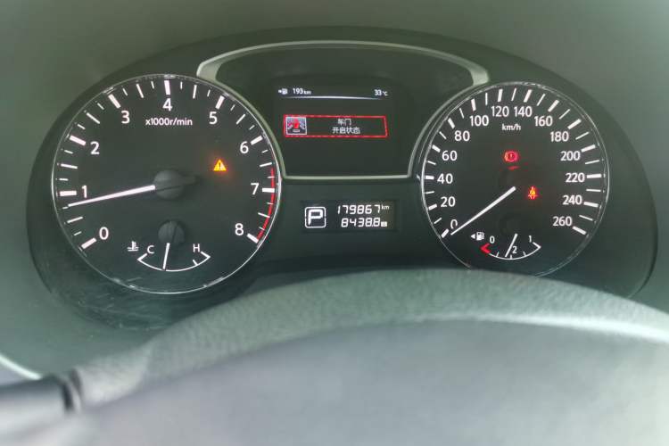 Used Nissan Teana 2014 Duke 2.5L XV Glory Edition Odometer Close Up
