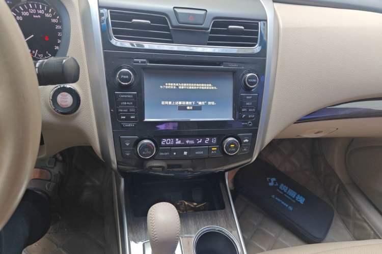 Used Nissan Teana 2014 Duke 2.5L XV-VIP Luxury Edition Audio And AC Panel