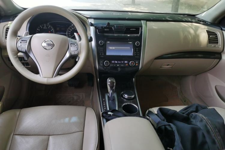 Used Nissan Teana 2014 Duke 2.5L XV-VIP Luxury Edition Center Console