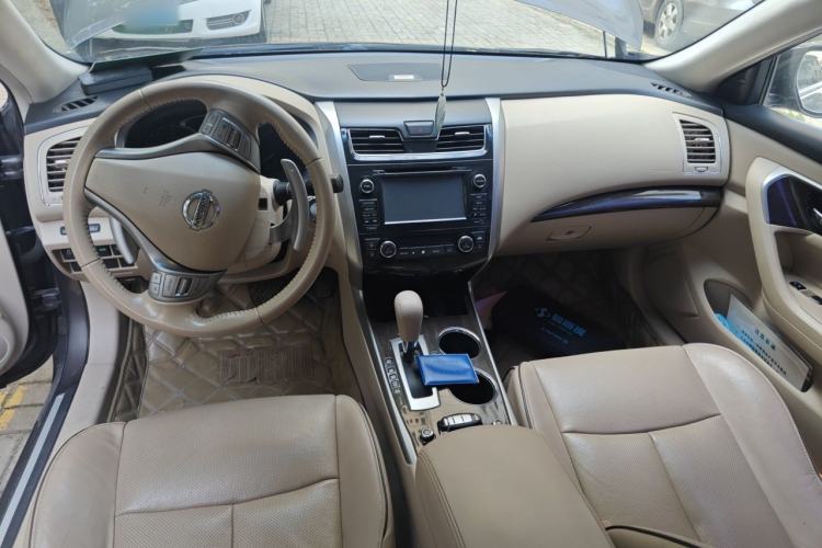 Used Nissan Teana 2014 Duke 2.5L XV-VIP Luxury Edition Center Console