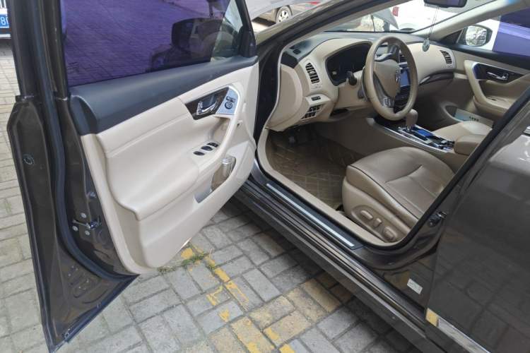Used Nissan Teana 2014 Duke 2.5L XV-VIP Luxury Edition Driver Seat