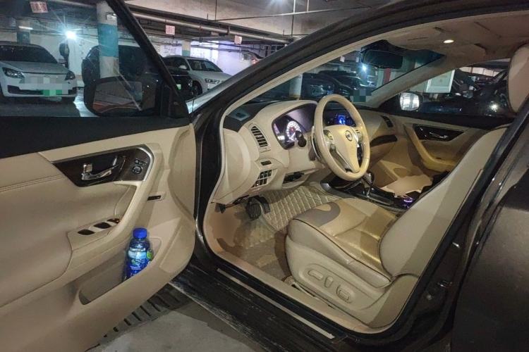 Used Nissan Teana 2014 Duke 2.5L XV-VIP Luxury Edition Driver Seat