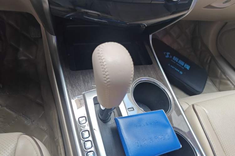 Used Nissan Teana 2014 Duke 2.5L XV-VIP Luxury Edition Gear Lever