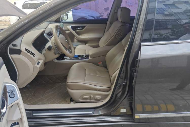 Used Nissan Teana 2014 Duke 2.5L XV-VIP Luxury Edition Left Front Seat