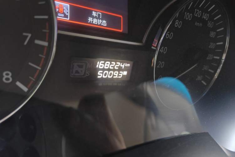 Used Nissan Teana 2014 Duke 2.5L XV-VIP Luxury Edition Odometer Close Up