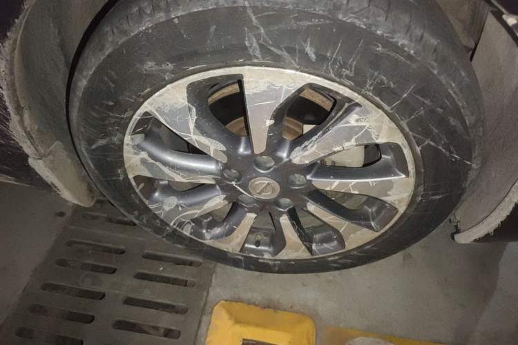 Used Nissan Teana 2014 Duke 2.5L XV-VIP Luxury Edition Right Front Wheel Hub